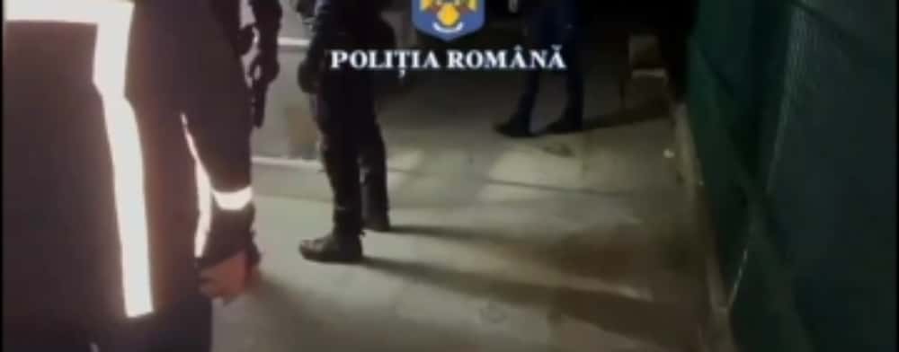Buchetele de flori furate le-au adus polițiștii ”în vizită” unor prahoveni din Filipeștii de Pădure